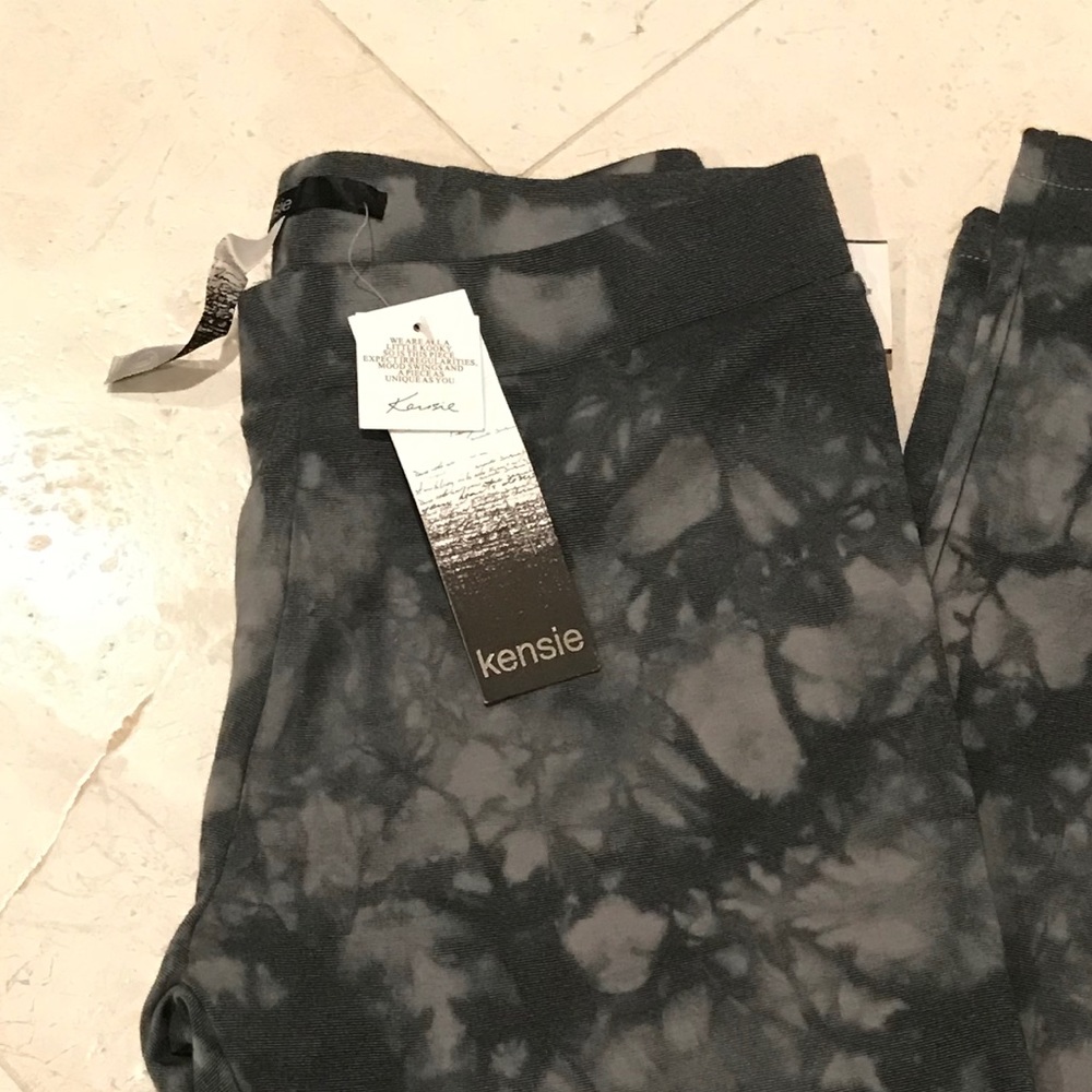 Kenzie Tie Dye Leggings - BRAND NEW